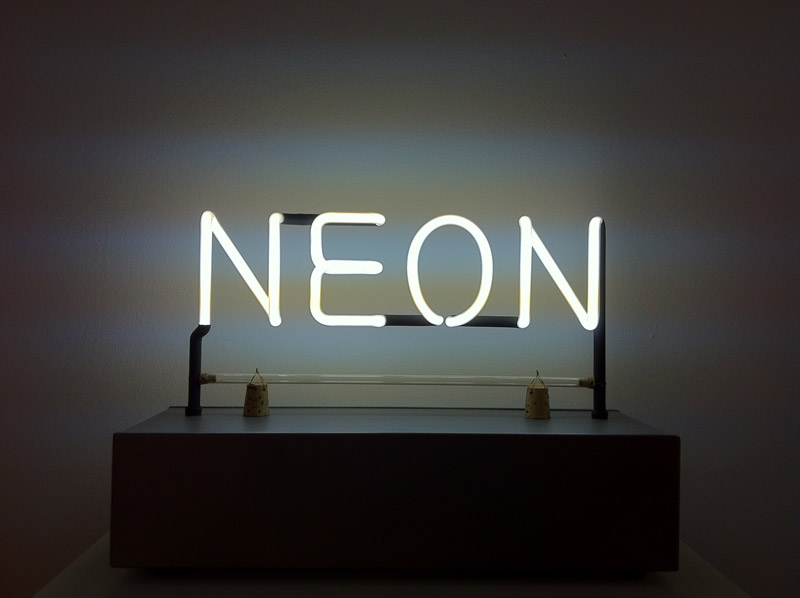 Joseph Kousuth (1965). Neon. Fotografia de Florent Derrault.