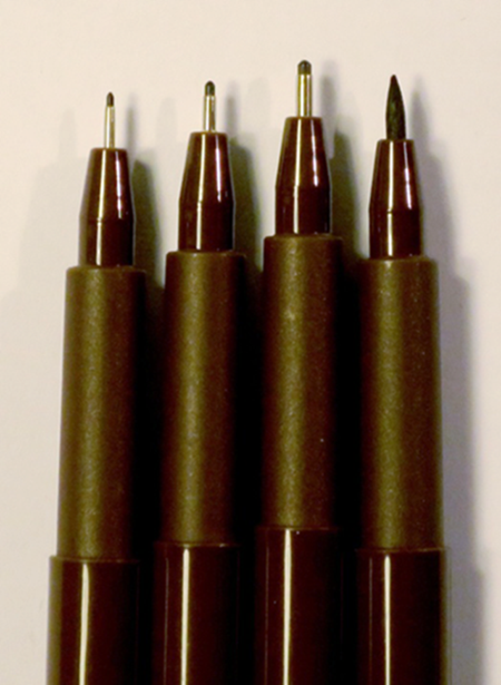 Figura 25. Rotuladores con diversos tipos de punta: pequeña; fina; media; y pincel (de base acuosa).